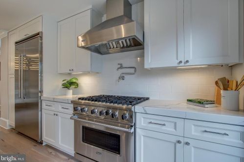 2440 Huidekoper Pl, Washington DC  20007-1826 exterior