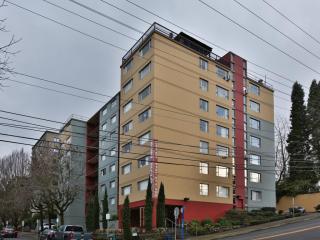 2020 Salmon St, Portland OR  97214-3842 exterior