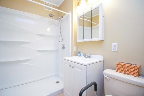 34 Geneva St, Springfield MA 01151-1807 exterior