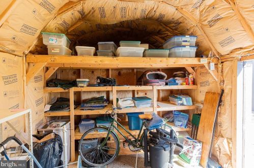 140 Longfellow Dr, Lancaster PA 17602-4048 exterior