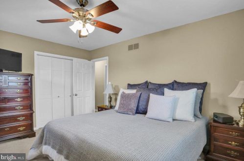 2447 Ellendale Dr, Lancaster PA 17602-1422 exterior