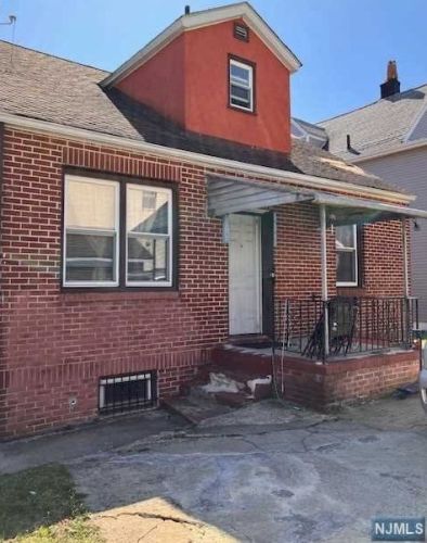 225 Myrtle Ave, Irvington NJ  07111-2656 exterior