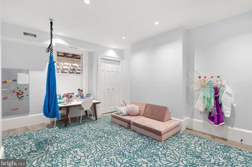 1316 T St, Washington DC 20009-4438 exterior