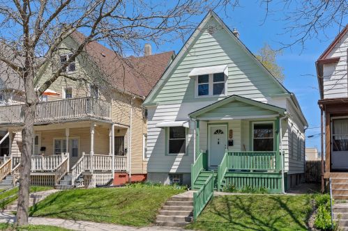 3232 Booth St, Milwaukee WI  53212-2136 exterior