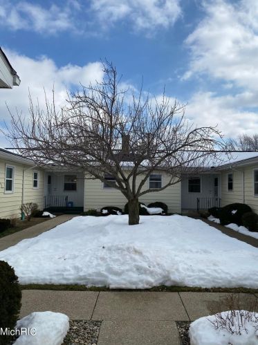 722 Andover St, Grand Rapids, MI 49548-7640