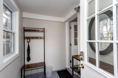 945 Eleanor St, Grand Rapids MI 49505-4305 exterior