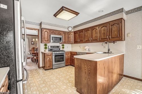 14 Muirfield Ln, Bridgewater NJ 08807-1268 exterior