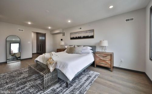 613 Bainbridge St, Philadelphia PA 19146-2413 exterior