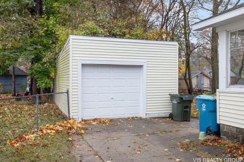 2256 Blodgett St, Meskegon MI  49441-1516 exterior