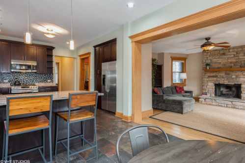 5210 Magnolia Ave, Chicago IL 60660-1405 exterior