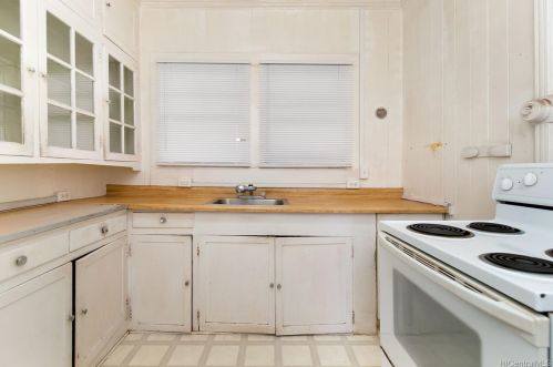 702 10 Ave, Honolulu HI 96816-2930 exterior