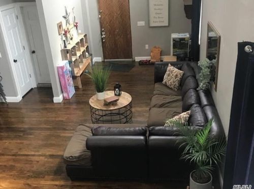 971 Karshick St, Bohemia NY 11716-4324 exterior