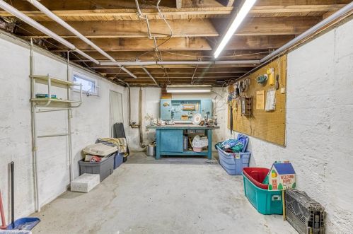 551 18 St, Babylon NY 11704-2206 exterior