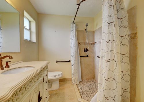 2390 14 Ave, Boynton Beach FL 33426-5871 exterior