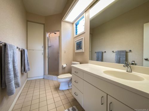 1994 Alaeloa St, Honolulu HI 96821-1021 exterior