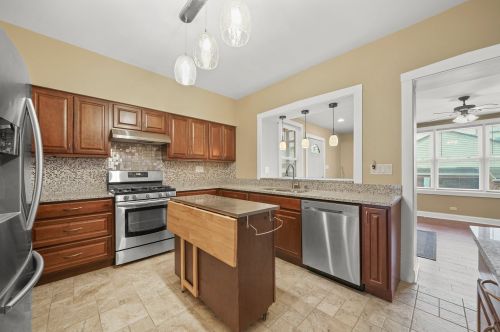 2226 Kedvale Ave, Chicago IL 60629-5708 exterior