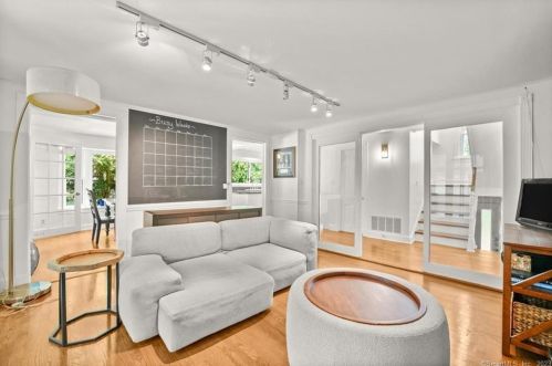 304 Orch St, Greenwich CT exterior