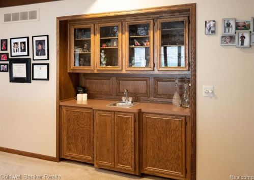 3227 Greenspring Ln, Rochester MI 48309-2744 exterior