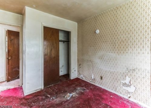 28 Riverside Dr, Parsippany NJ 07834-2133 exterior