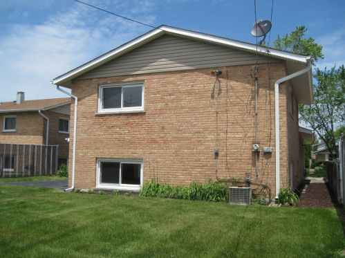 3649 Benck Dr, Chicago, IL 60803-1023