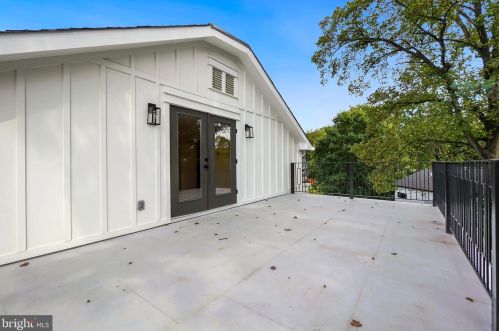 102 Ritchie Ave, Silver Spring MD  20910-5112 exterior