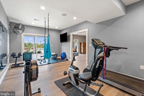 23073 Creighton Farms Dr, Leesburg VA 20175-6491 exterior