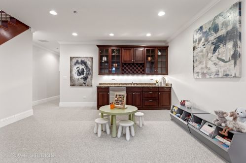 1325 Melrose St, Chicago IL 60618-5847 exterior