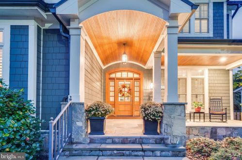 6525 Divine St, Mc Lean, VA 22101-4622