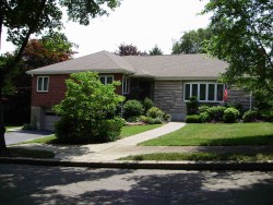 5 Peregrine Rd, Newton, MA 02459-3442