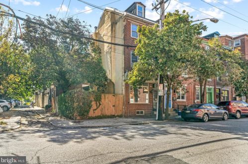 152 Fairmount Ave, Philadelphia PA  19123-3017 exterior