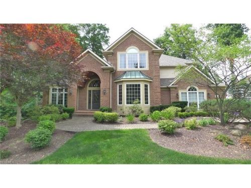 6120 Penfield Ln, Cleveland, OH 44139-5936