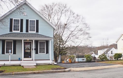 26 Dana St, Woonsocket, RI 02895-3706