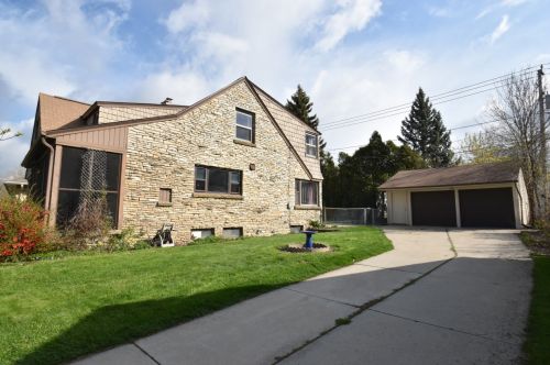 4902 Kinnickinnic Riv Pkwy, Milwaukee WI 53219-3277 exterior