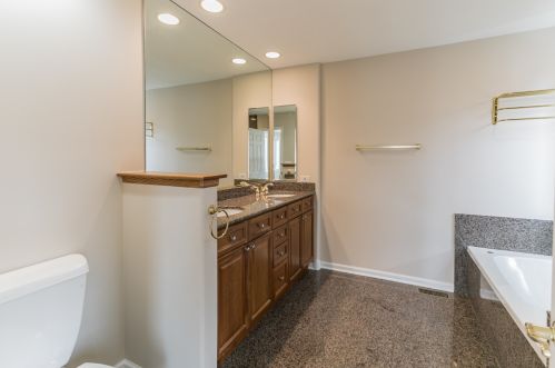 2014 Lincoln Ave, Chicago IL 60614-4598 exterior