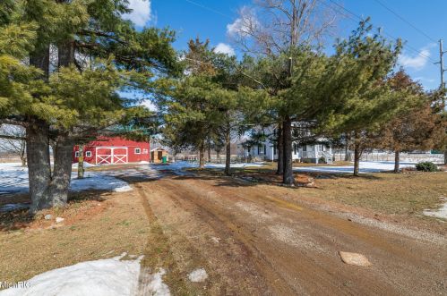 1104 Hoffman St, Three Rivers MI 49093-1017 exterior