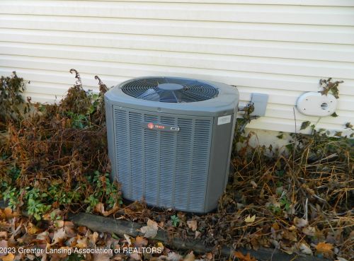 5912 Okemos Rd, Haslett MI 48840-9519 exterior