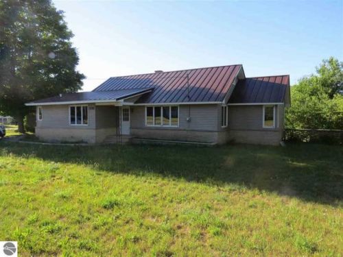 306 Fenton St, Kingsley, MI 49649-8307