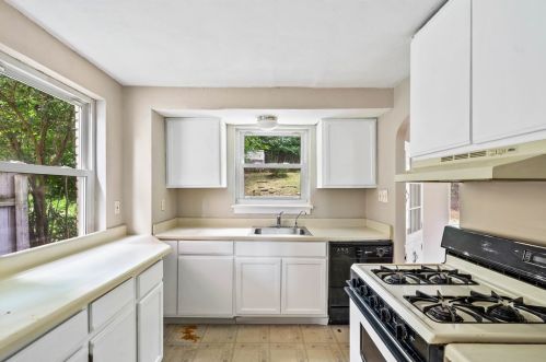 325 Johnston Rd, Pittsburgh PA 15235-1617 exterior