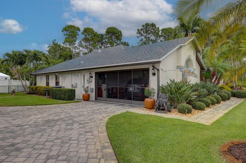 991 Thornhill Dr, Fort Pierce, FL 34983-4057