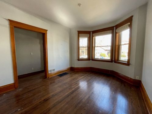 6320 Paulina St, Chicago, IL 60660-1111