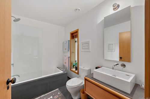 9 Fox Run, Armonk NY 10504-1011 exterior