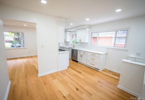 8451 Nightingale St, Dearborn Heights MI  48127-1203 exterior