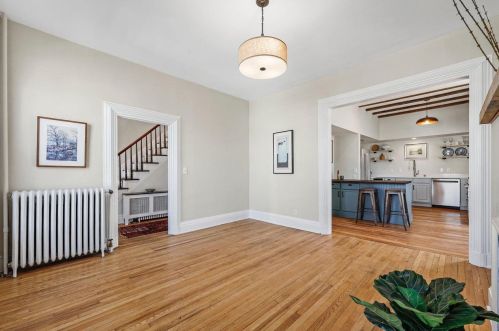 945 Jenifer St, Madison WI  53703-3521 exterior