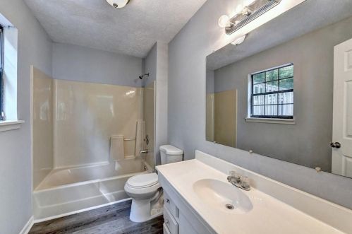 689 Lake Dr, Lithonia GA  30039-6683 exterior