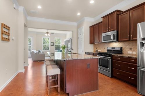 1737 Breyerton Dr, Atlanta GA 30329-4712 exterior