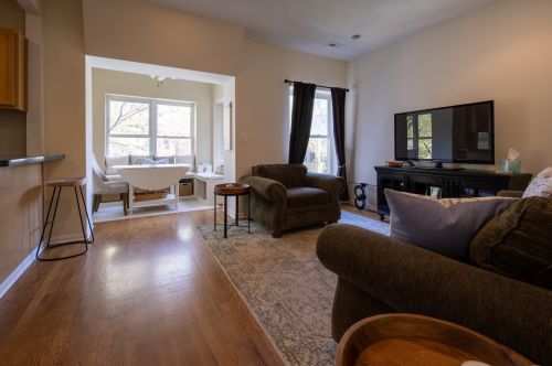 4948 Troy St, Chicago, IL 60625-4286