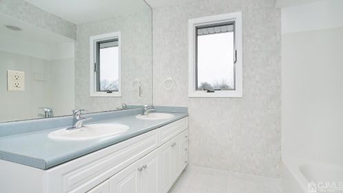 110 John St, Clark NJ 07066-1828 exterior