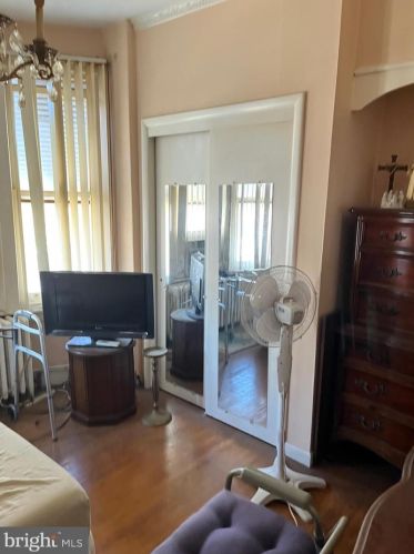 1613 Franklin St, Philadelphia PA 19122-1321 exterior