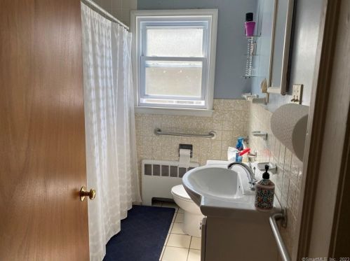 505 St, Milford CT 06461-2051 exterior