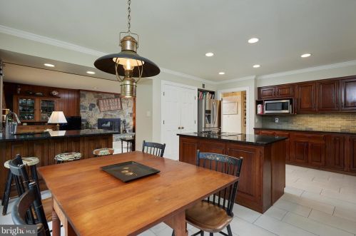 13508 Maidstone Ln, Rockville MD 20854-1030 exterior